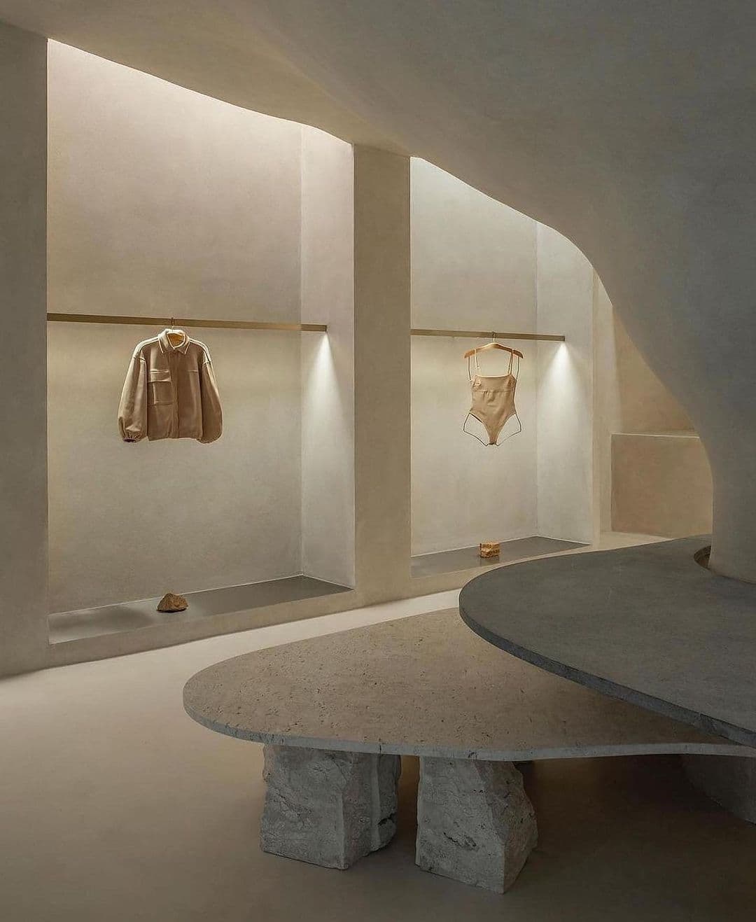 Prestige boutique in sand tones and travertine, mineral fit-out